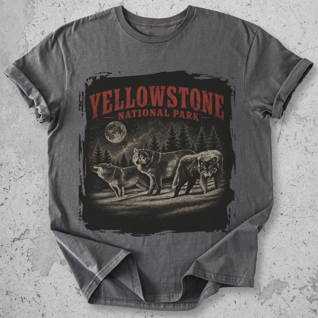 Yellowstone Wolves Vintage    T-Shirt