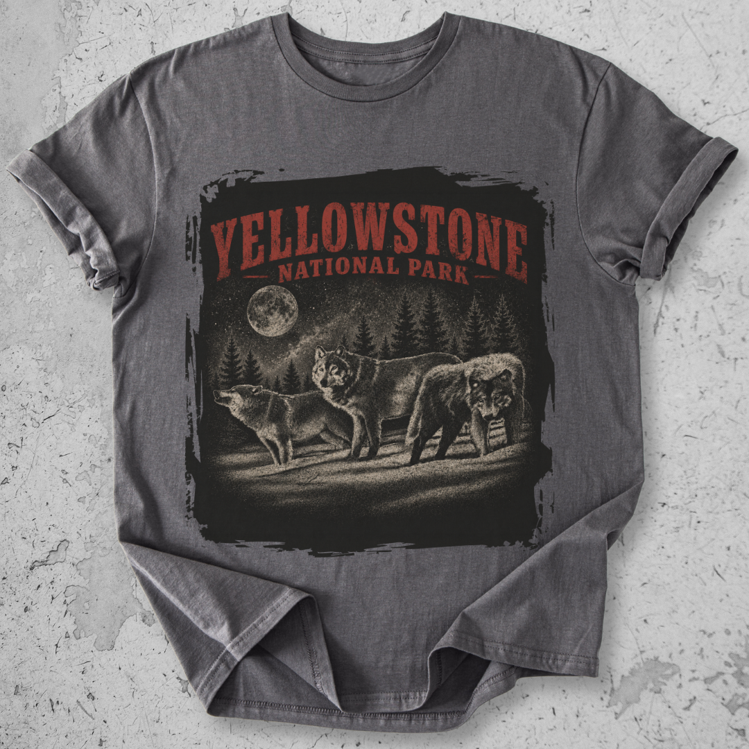 Yellowstone Wolves Vintage    T-Shirt